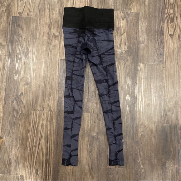 NUX: High Waisted Leggings - Picture 3 of 3